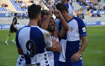 Felipe Sanchón, celebrant el primer gol del partit | Críspulo Díaz